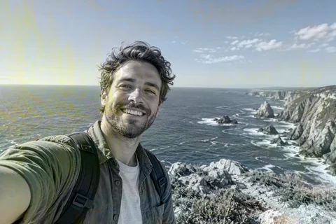 Color blend: the selfie tinted with the riverside colors