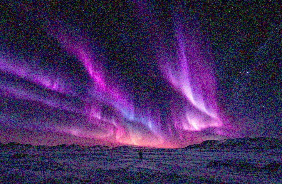 Drag to compare the noisy aurora night sky and the denoised sky with clear stars (before)