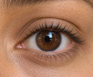 Close-up of an eye with doll-eye lashes