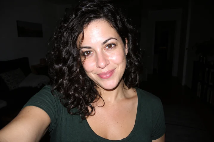 Drag to compare the flash selfie and the soft-light version (before)