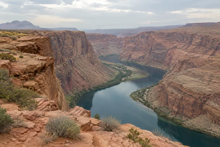 Drag to compare the canyon photo before and after the dramatic HDR effect (after)