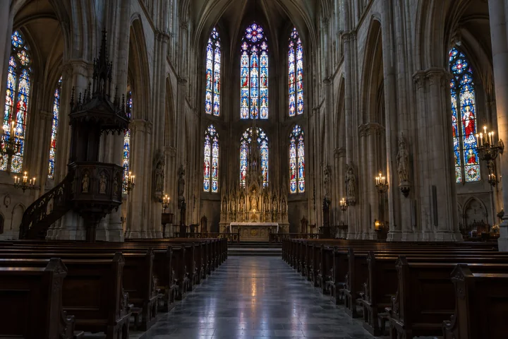 Drag to compare the dark cathedral interior and the HDR version with recovered shadows (before)