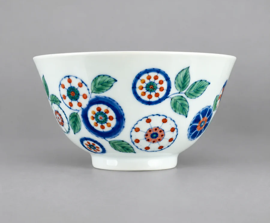 Drag to compare the patterned bowl and the matching vase it inspired (before)
