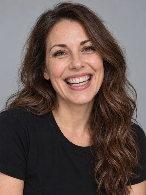 Drag to compare the portrait with braces and the braces-free smile (after)