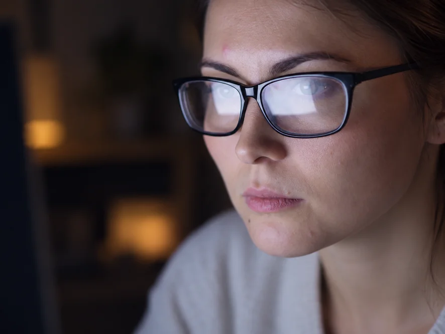Drag to compare the webcam portrait before and after removing screen reflections from the glasses (before)